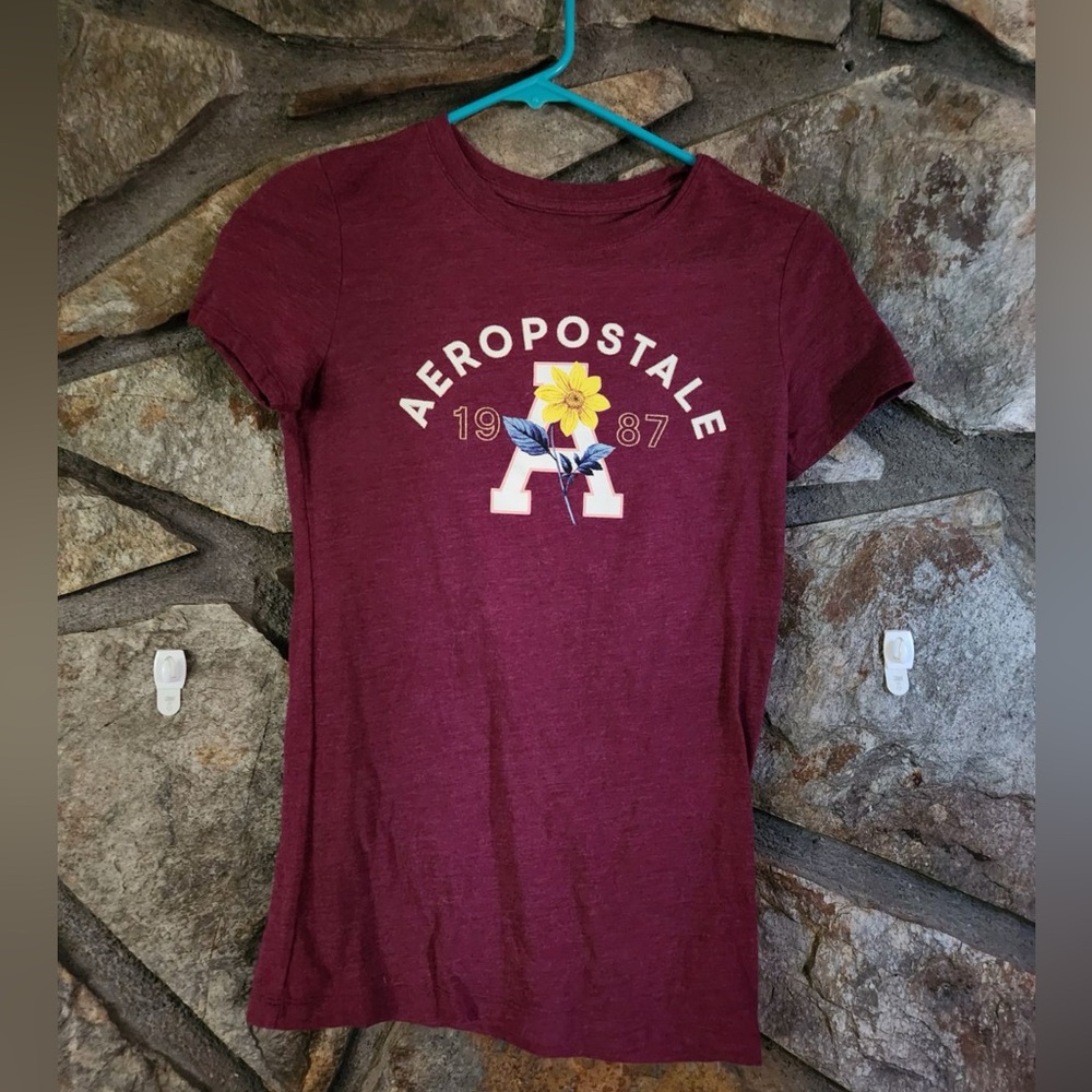 Maroon Classic Crew Aeropostale T-shirt / Women’s small